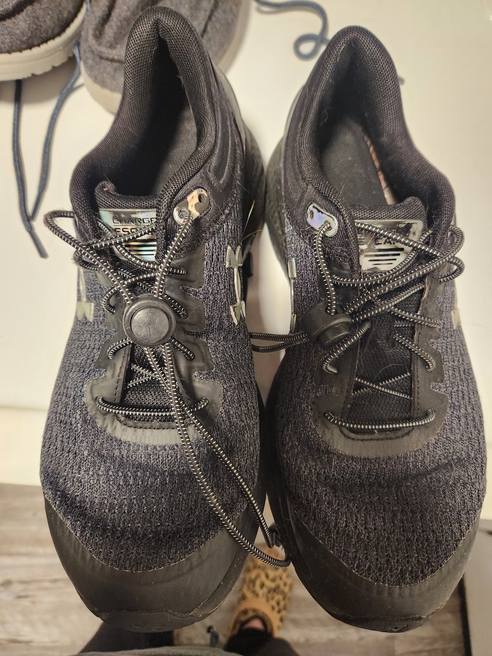 Womwns Black Athletic Sneakers